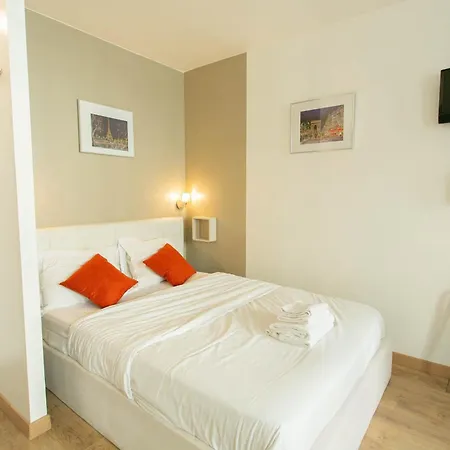 Apartment Near Champs Elysees 파리