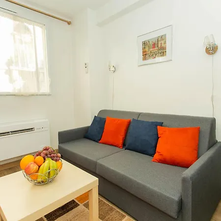 Apartment Near Champs Elysees * 파리